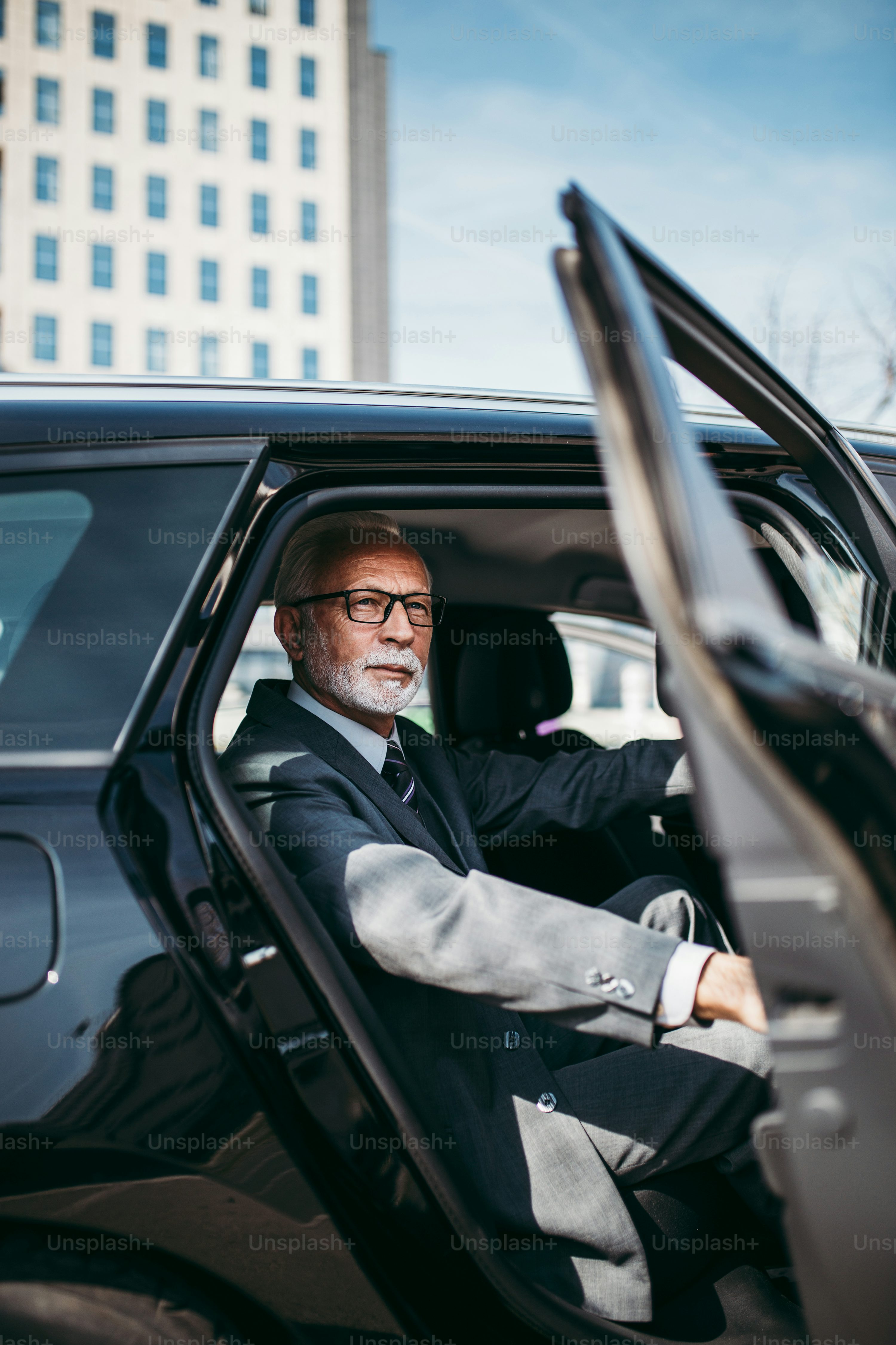 Reliable Airport Transportation | Professional Bay Area Limo Service for Airport & Special Events